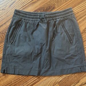 Athleta army green sweat Skirt with Zipper Pockets